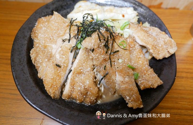 《新竹東門市場吃什麼？》中原名店謝牡丹炒泡麵。雞排炒泡麵x炒辛拉麵晚餐宵夜新選擇！︱ 影片