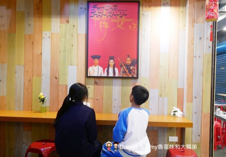 《新竹東門市場吃什麼？》中原名店謝牡丹炒泡麵。雞排炒泡麵x炒辛拉麵晚餐宵夜新選擇！︱ 影片