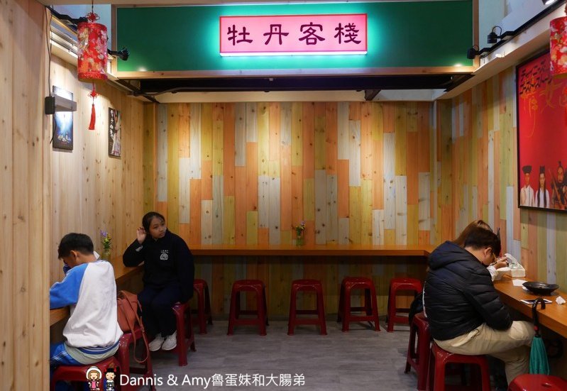 《新竹東門市場吃什麼？》中原名店謝牡丹炒泡麵。雞排炒泡麵x炒辛拉麵晚餐宵夜新選擇！︱ 影片