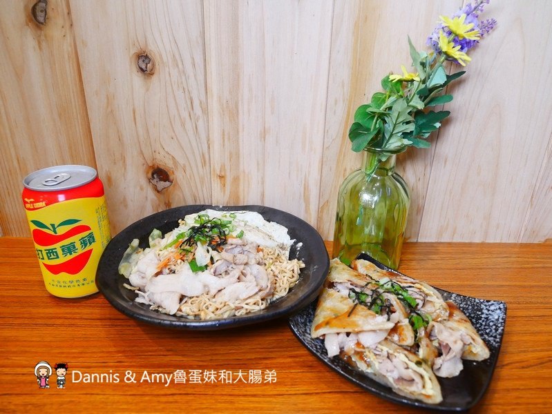 《新竹東門市場吃什麼？》中原名店謝牡丹炒泡麵。雞排炒泡麵x炒辛拉麵晚餐宵夜新選擇！︱ 影片