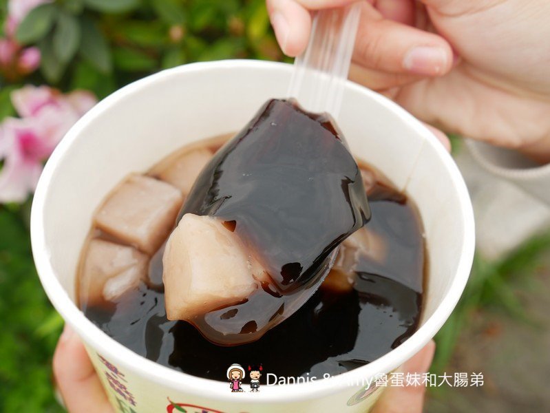 《新竹美食》瑪露連嫩仙草+芋Q。超嫩仙草加上獨特方塊狀芋圓。辦公室下午茶最愛。團購外帶外送都可以︱ 影片