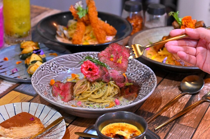 台中逢甲義大利麵超美擺盤大份量推薦 8種自製熬煮醬汁 自製千層蛋糕不用百元好吃 瑰覓GuiMi逢甲