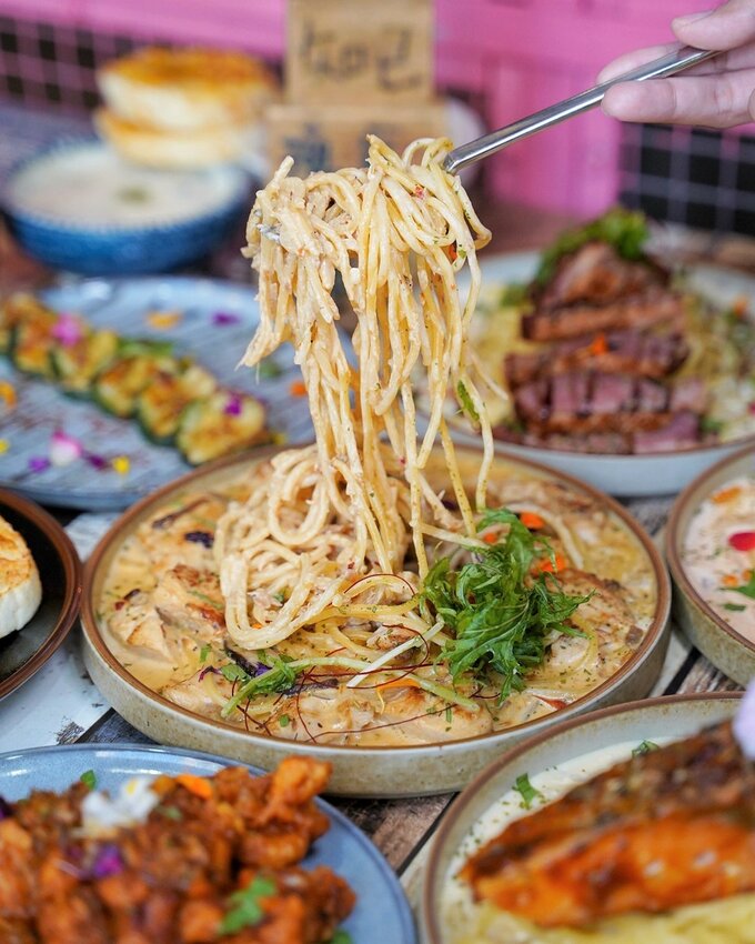 台中西屯區美食推薦『瑰覓Gui Mi』，主打視覺及味覺雙享受的浮誇義大利麵，大份量、餐點選擇多，就隱身在逢甲巷弄裡。 - 阿華田的美食日記