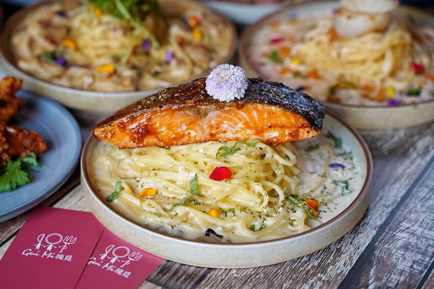 台中西屯區美食推薦『瑰覓Gui Mi』，主打視覺及味覺雙享受的浮誇義大利麵，大份量、餐點選擇多，就隱身在逢甲巷弄裡。 - 阿華田的美食日記