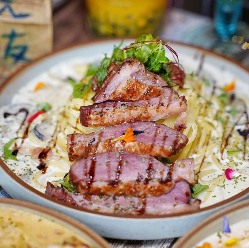 台中西屯區美食推薦『瑰覓Gui Mi』，主打視覺及味覺雙享受的浮誇義大利麵，大份量、餐點選擇多，就隱身在逢甲巷弄裡。 - 阿華田的美食日記