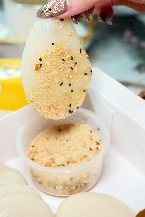 ♥幸福翔綺 西螺麻糬大王♥現包現吃最新鮮.女孩必買金莎巧克力麻糬雲林人氣團購伴手禮.現在在台北車站就買的