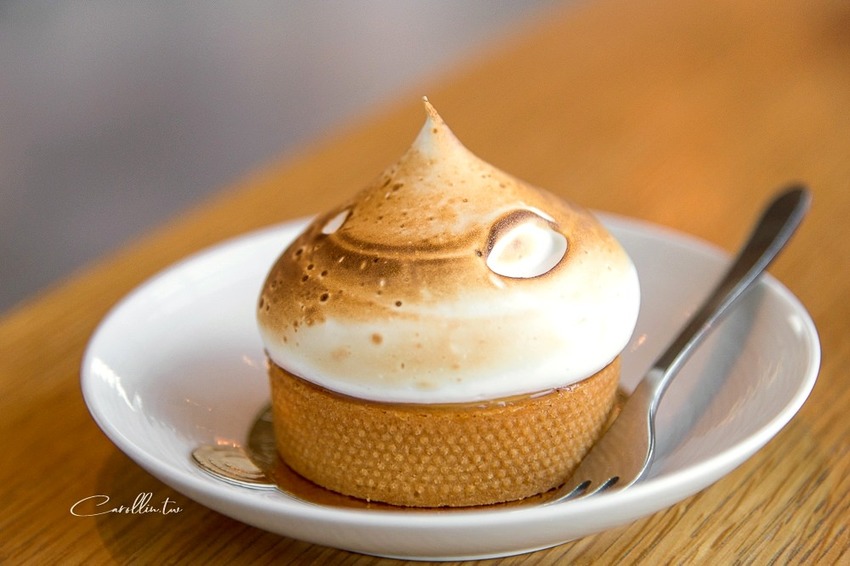 《蠻荒咖啡DesolateCoffee》打卡景點 超好拍的玻璃屋咖啡店 - 卡琳。摸魚兒趣