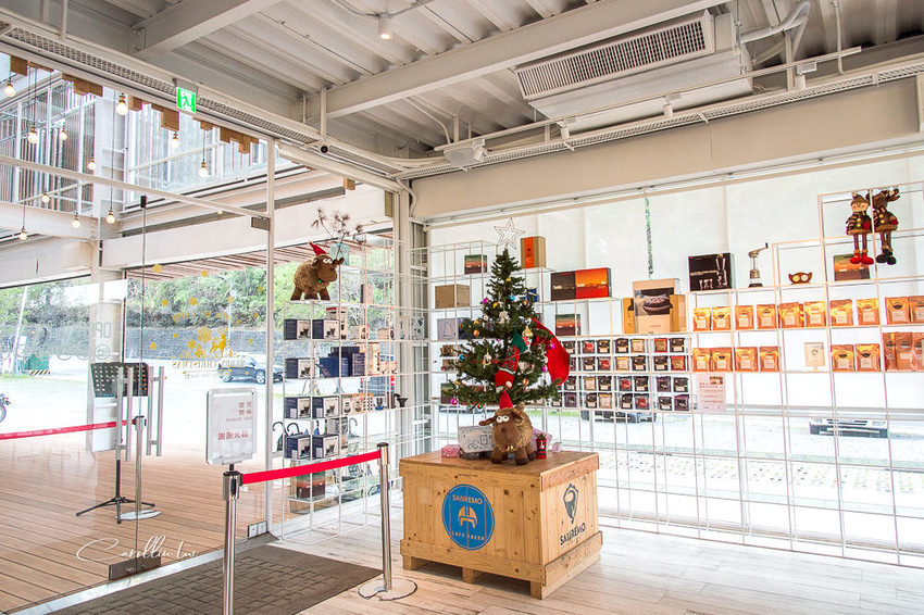 《蠻荒咖啡DesolateCoffee》打卡景點 超好拍的玻璃屋咖啡店 - 卡琳。摸魚兒趣