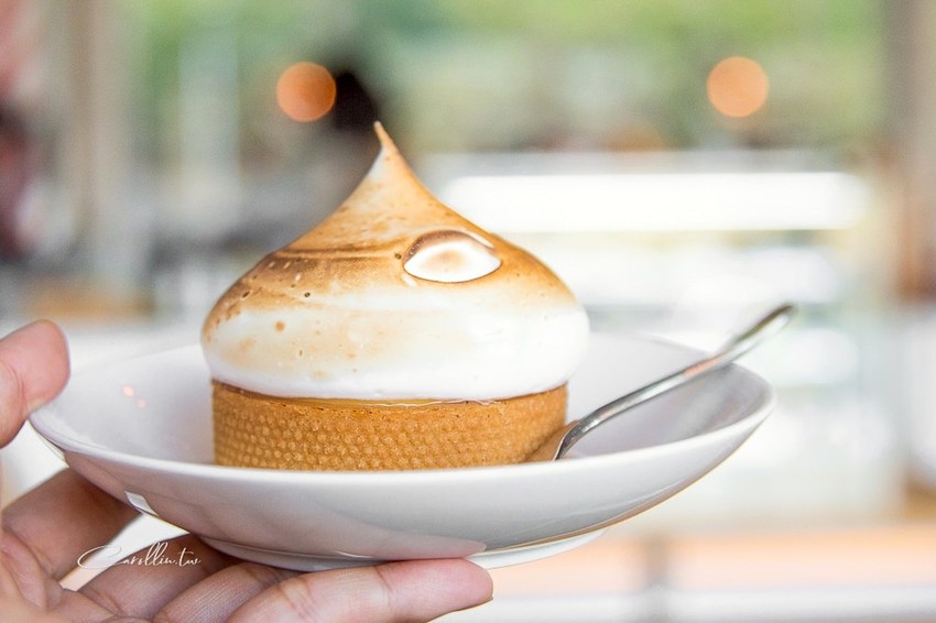 《蠻荒咖啡DesolateCoffee》打卡景點 超好拍的玻璃屋咖啡店 - 卡琳。摸魚兒趣