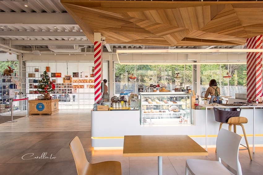 《蠻荒咖啡DesolateCoffee》打卡景點 超好拍的玻璃屋咖啡店 - 卡琳。摸魚兒趣