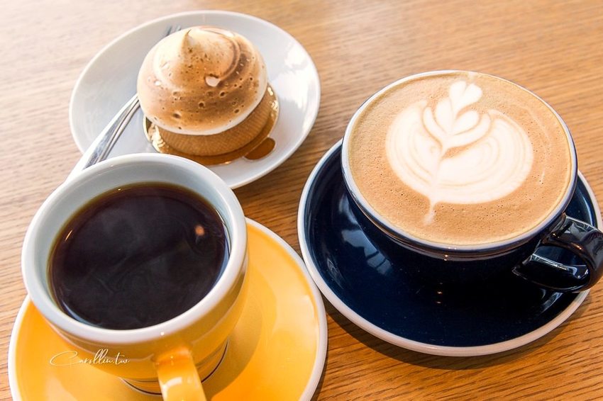 《蠻荒咖啡DesolateCoffee》打卡景點 超好拍的玻璃屋咖啡店 - 卡琳。摸魚兒趣