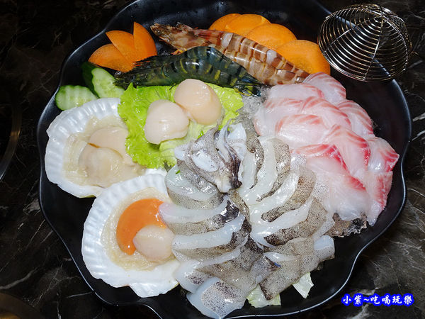 C海陸套餐海鮮-狩夜精緻單人雙味火鍋 (3).jpg