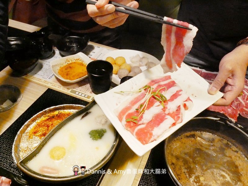 《湖口美食推薦》享鍋精緻涮烤小火鍋。精選肉品海鮮一鍋兩吃超滿足。大份量肉多多專區肉食控不能錯過。明治冰淇淋飲料無限供應︱湖口火車站旁老五鹹粥對面(影片) 《湖口美食推薦》享鍋精緻涮烤小火鍋。精選肉品海鮮一鍋兩吃超滿足。大份量肉多多專區肉食控不能錯過。明治冰淇淋飲料無限供應︱湖口火車站旁老五鹹粥對面(影片)