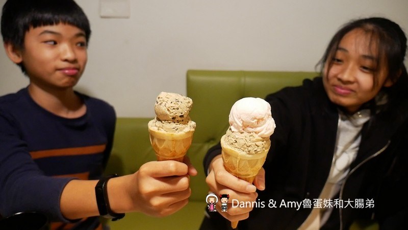 《湖口美食推薦》享鍋精緻涮烤小火鍋。精選肉品海鮮一鍋兩吃超滿足。大份量肉多多專區肉食控不能錯過。明治冰淇淋飲料無限供應︱湖口火車站旁老五鹹粥對面(影片) 《湖口美食推薦》享鍋精緻涮烤小火鍋。精選肉品海鮮一鍋兩吃超滿足。大份量肉多多專區肉食控不能錯過。明治冰淇淋飲料無限供應︱湖口火車站旁老五鹹粥對面(影片)