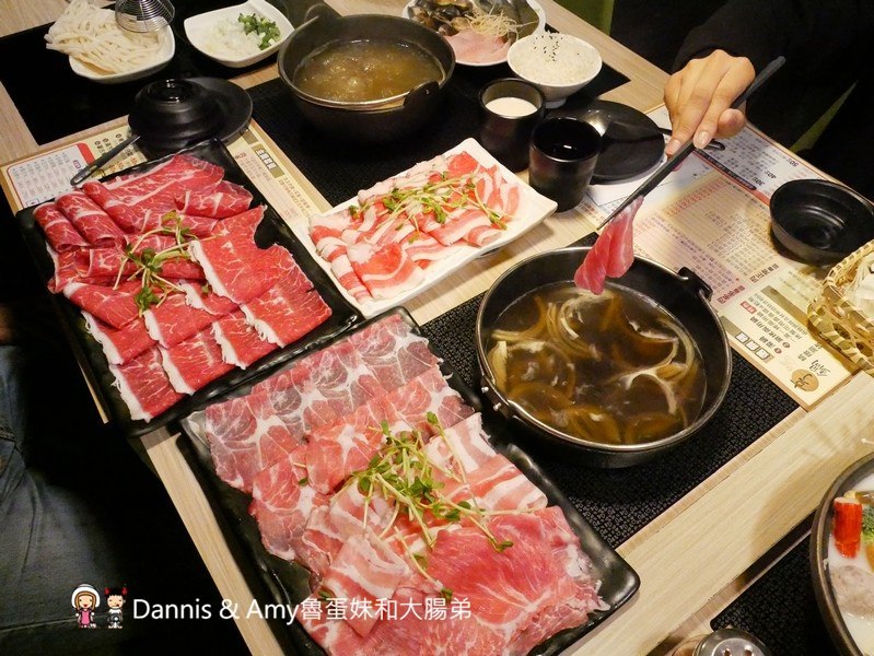 《湖口美食推薦》享鍋精緻涮烤小火鍋。精選肉品海鮮一鍋兩吃超滿足。大份量肉多多專區肉食控不能錯過。明治冰淇淋飲料無限供應︱湖口火車站旁老五鹹粥對面(影片) 《湖口美食推薦》享鍋精緻涮烤小火鍋。精選肉品海鮮一鍋兩吃超滿足。大份量肉多多專區肉食控不能錯過。明治冰淇淋飲料無限供應︱湖口火車站旁老五鹹粥對面(影片)