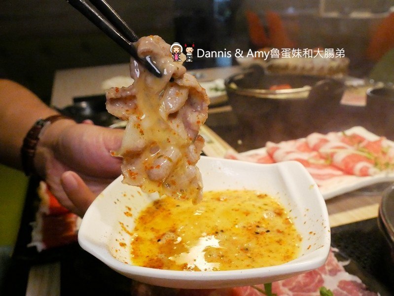 《湖口美食推薦》享鍋精緻涮烤小火鍋。精選肉品海鮮一鍋兩吃超滿足。大份量肉多多專區肉食控不能錯過。明治冰淇淋飲料無限供應︱湖口火車站旁老五鹹粥對面(影片) 《湖口美食推薦》享鍋精緻涮烤小火鍋。精選肉品海鮮一鍋兩吃超滿足。大份量肉多多專區肉食控不能錯過。明治冰淇淋飲料無限供應︱湖口火車站旁老五鹹粥對面(影片)