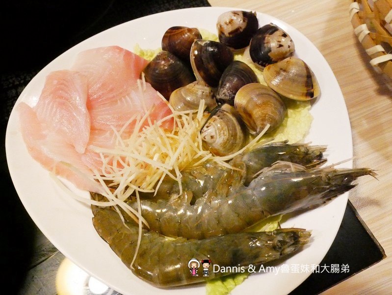 《湖口美食推薦》享鍋精緻涮烤小火鍋。精選肉品海鮮一鍋兩吃超滿足。大份量肉多多專區肉食控不能錯過。明治冰淇淋飲料無限供應︱湖口火車站旁老五鹹粥對面(影片) 《湖口美食推薦》享鍋精緻涮烤小火鍋。精選肉品海鮮一鍋兩吃超滿足。大份量肉多多專區肉食控不能錯過。明治冰淇淋飲料無限供應︱湖口火車站旁老五鹹粥對面(影片)