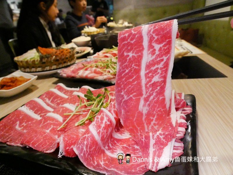 《湖口美食推薦》享鍋精緻涮烤小火鍋。精選肉品海鮮一鍋兩吃超滿足。大份量肉多多專區肉食控不能錯過。明治冰淇淋飲料無限供應︱湖口火車站旁老五鹹粥對面(影片) 《湖口美食推薦》享鍋精緻涮烤小火鍋。精選肉品海鮮一鍋兩吃超滿足。大份量肉多多專區肉食控不能錯過。明治冰淇淋飲料無限供應︱湖口火車站旁老五鹹粥對面(影片)