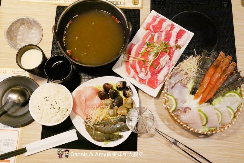 《湖口美食推薦》享鍋精緻涮烤小火鍋。精選肉品海鮮一鍋兩吃超滿足。大份量肉多多專區肉食控不能錯過。明治冰淇淋飲料無限供應︱湖口火車站旁老五鹹粥對面(影片) 《湖口美食推薦》享鍋精緻涮烤小火鍋。精選肉品海鮮一鍋兩吃超滿足。大份量肉多多專區肉食控不能錯過。明治冰淇淋飲料無限供應︱湖口火車站旁老五鹹粥對面(影片)