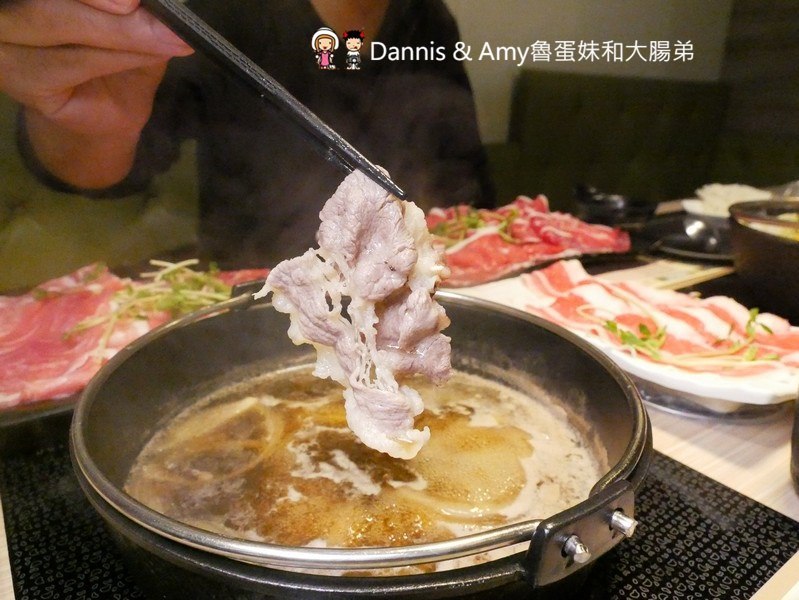 《湖口美食推薦》享鍋精緻涮烤小火鍋。精選肉品海鮮一鍋兩吃超滿足。大份量肉多多專區肉食控不能錯過。明治冰淇淋飲料無限供應︱湖口火車站旁老五鹹粥對面(影片) 《湖口美食推薦》享鍋精緻涮烤小火鍋。精選肉品海鮮一鍋兩吃超滿足。大份量肉多多專區肉食控不能錯過。明治冰淇淋飲料無限供應︱湖口火車站旁老五鹹粥對面(影片)