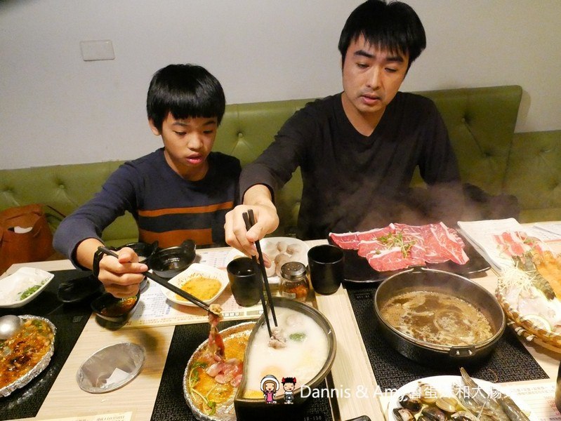 《湖口美食推薦》享鍋精緻涮烤小火鍋。精選肉品海鮮一鍋兩吃超滿足。大份量肉多多專區肉食控不能錯過。明治冰淇淋飲料無限供應︱湖口火車站旁老五鹹粥對面(影片) 《湖口美食推薦》享鍋精緻涮烤小火鍋。精選肉品海鮮一鍋兩吃超滿足。大份量肉多多專區肉食控不能錯過。明治冰淇淋飲料無限供應︱湖口火車站旁老五鹹粥對面(影片)