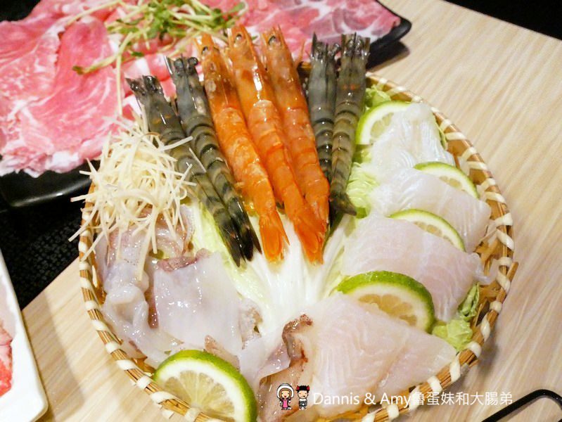 《湖口美食推薦》享鍋精緻涮烤小火鍋。精選肉品海鮮一鍋兩吃超滿足。大份量肉多多專區肉食控不能錯過。明治冰淇淋飲料無限供應︱湖口火車站旁老五鹹粥對面(影片) 《湖口美食推薦》享鍋精緻涮烤小火鍋。精選肉品海鮮一鍋兩吃超滿足。大份量肉多多專區肉食控不能錯過。明治冰淇淋飲料無限供應︱湖口火車站旁老五鹹粥對面(影片)