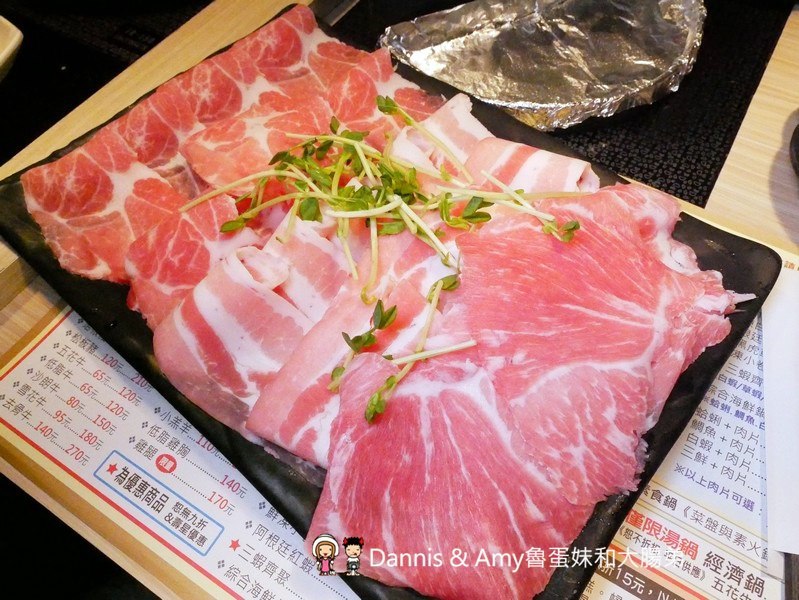 《湖口美食推薦》享鍋精緻涮烤小火鍋。精選肉品海鮮一鍋兩吃超滿足。大份量肉多多專區肉食控不能錯過。明治冰淇淋飲料無限供應︱湖口火車站旁老五鹹粥對面(影片) 《湖口美食推薦》享鍋精緻涮烤小火鍋。精選肉品海鮮一鍋兩吃超滿足。大份量肉多多專區肉食控不能錯過。明治冰淇淋飲料無限供應︱湖口火車站旁老五鹹粥對面(影片)