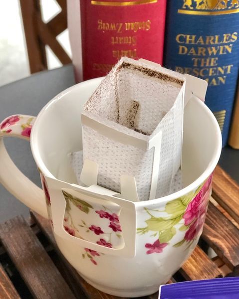 【安布魯斯茶飲】生活美學風格的飲料店｜玫瑰茶｜手沖咖啡｜濾掛咖啡｜雞蛋糕