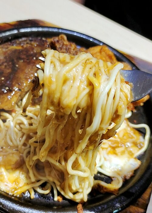 【台中美食】蘇坤蔚牛排.一中街平價牛排,自助吧吃到飽免服務費