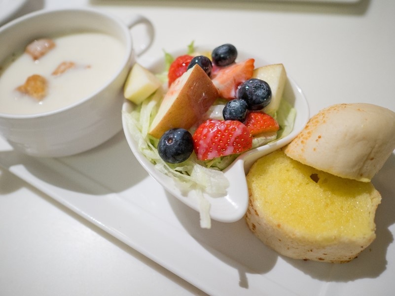 【台北西門町】Oyami café 下午茶、義大利麵，美味的餐點搭配夢幻的裝潢，彷彿置身童話世界