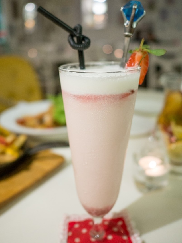 【台北西門町】Oyami café 下午茶、義大利麵，美味的餐點搭配夢幻的裝潢，彷彿置身童話世界