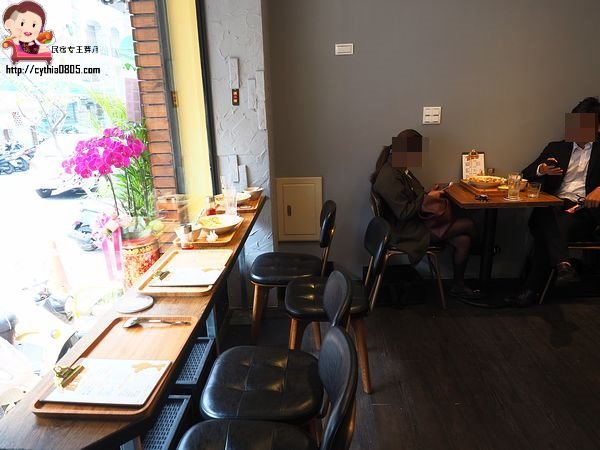 桃園藝文特區美食-肚佛樂咖哩-這將來一定會變成排隊美食，咖哩好好吃啊!!!! @民宿女王芽月-美食.旅遊.全台趴趴走