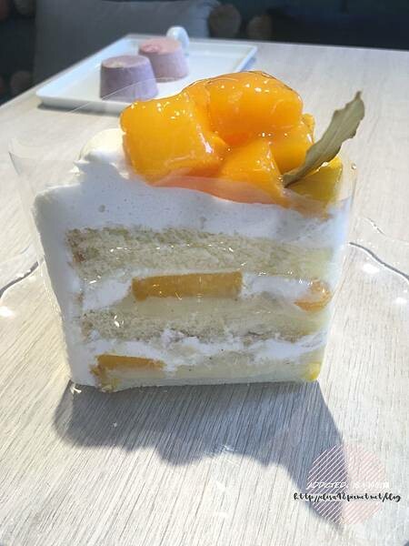 台北信義-[PINEDE 彼內朵] 捷運市政府站1號出口旁，來自日本名古屋知名甜點品牌，夏季限定芒果蛋糕，法式夢幻風台北下午茶推薦