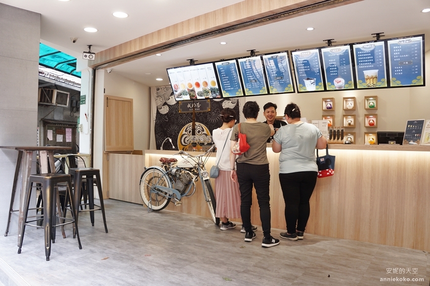 [基隆美食]成助茶-基隆廟口店 手搖飲竟然有現泡好茶 獨家冷卻技術 不加一滴水的鮮奶珍珠用料超實在 - 安妮的天空