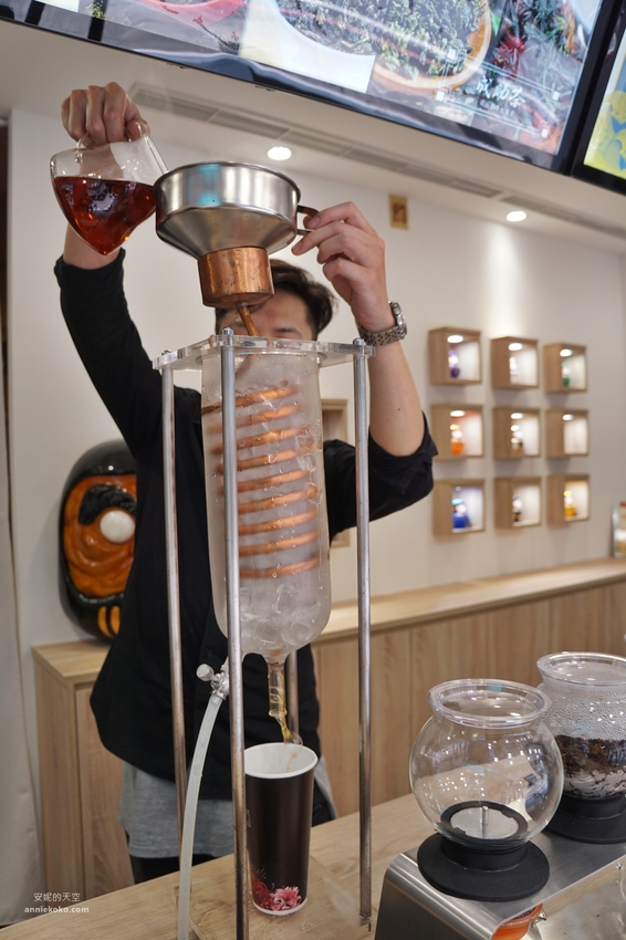 [基隆美食]成助茶-基隆廟口店 手搖飲竟然有現泡好茶 獨家冷卻技術 不加一滴水的鮮奶珍珠用料超實在 - 安妮的天空