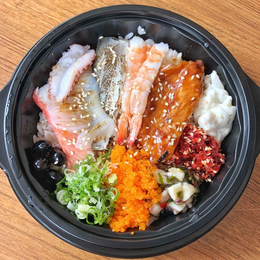 台南國華街新店【本寓食堂】焦糖炙燒鮭魚 色澤誘人香氣一級棒 鮭魚控快衝 !