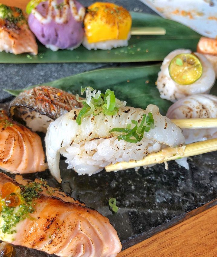 台南國華街新店【本寓食堂】焦糖炙燒鮭魚 色澤誘人香氣一級棒 鮭魚控快衝 !