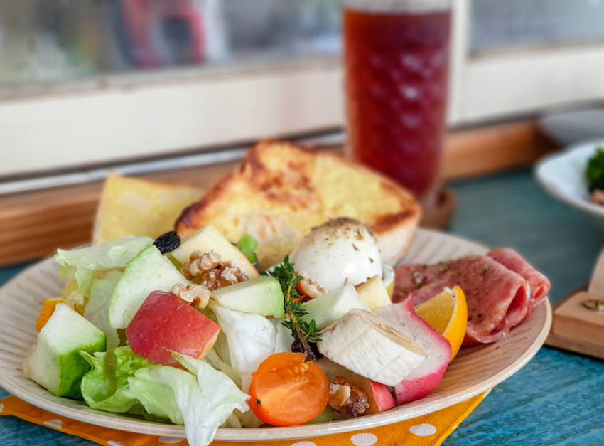 高雄美食||小麥家-老屋裡的日雜店，傳達最真實的美味餐食||新興區