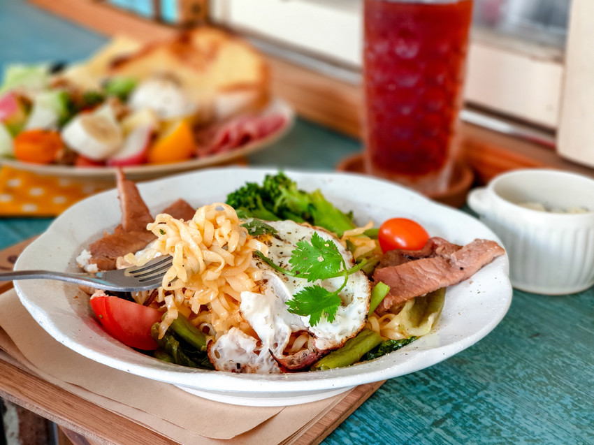 高雄美食||小麥家-老屋裡的日雜店，傳達最真實的美味餐食||新興區
