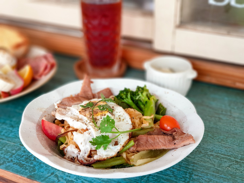 高雄美食||小麥家-老屋裡的日雜店，傳達最真實的美味餐食||新興區