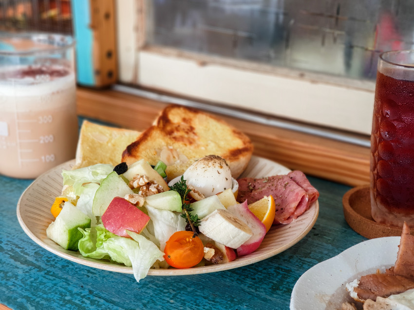 高雄美食||小麥家-老屋裡的日雜店，傳達最真實的美味餐食||新興區