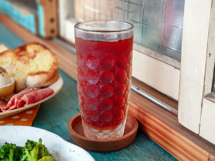 高雄美食||小麥家-老屋裡的日雜店，傳達最真實的美味餐食||新興區