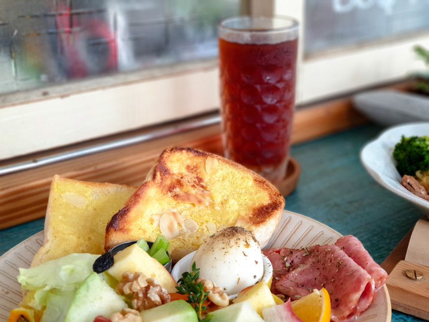 高雄美食||小麥家-老屋裡的日雜店，傳達最真實的美味餐食||新興區