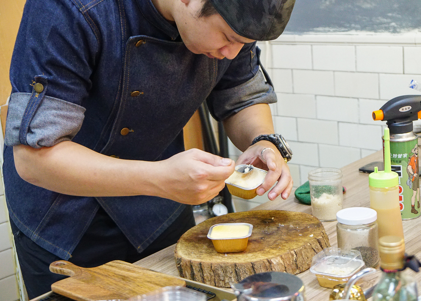 [高雄下午茶]許氏良行 feat. 烤不累-銅板價美味手工布蕾~高醫隱藏版下午茶店 - 美食好芃友