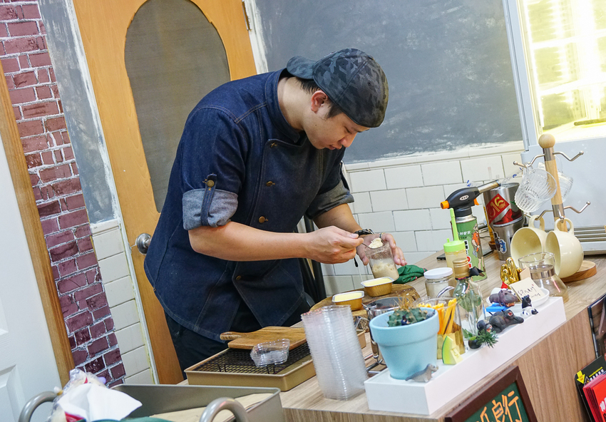 [高雄下午茶]許氏良行 feat. 烤不累-銅板價美味手工布蕾~高醫隱藏版下午茶店 - 美食好芃友