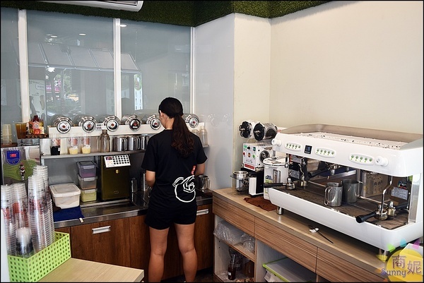 武林茶文創人文茶飲坊/逢甲西屯旗艦店：逢甲武林茶。杯杯現泡回甘好喝只要50元銅板價 每週一加碼會員日買一送一更超值