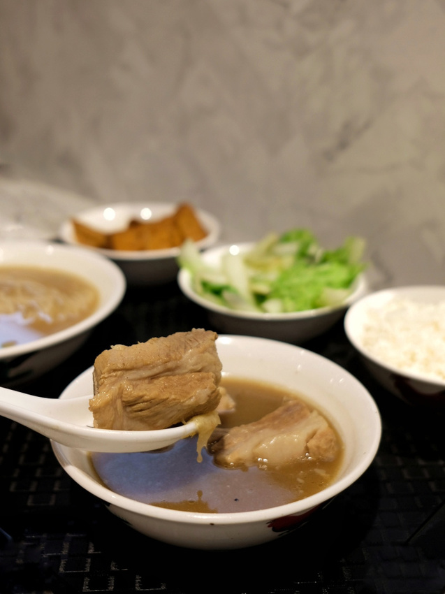 台北中山｜新加坡老味道進軍台灣百貨！黃亞細肉骨茶（台北三越南西店）