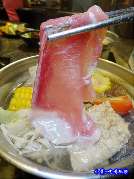 梅花豬肉-食鮮日式火鍋吃到飽 (2).jpg
