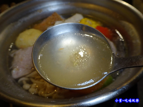 湯底-食鮮日式火鍋吃到飽 (1).jpg