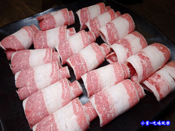 雪花牛肉-食鮮日式火鍋吃到飽 (2).jpg